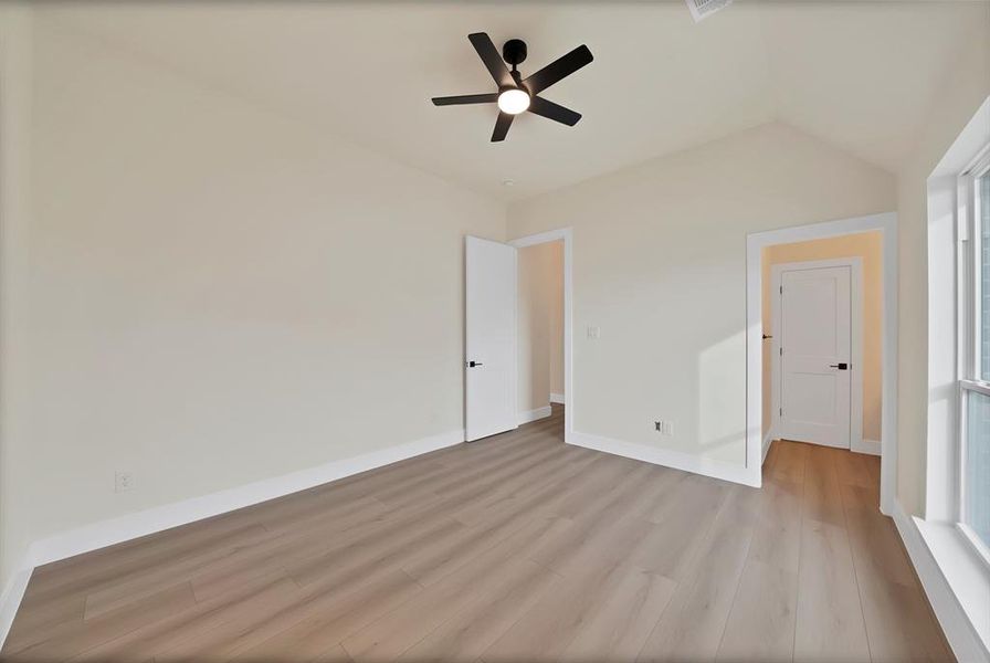 Spacious, unfurnished interior of a new home in , Weatherford (Image 27).