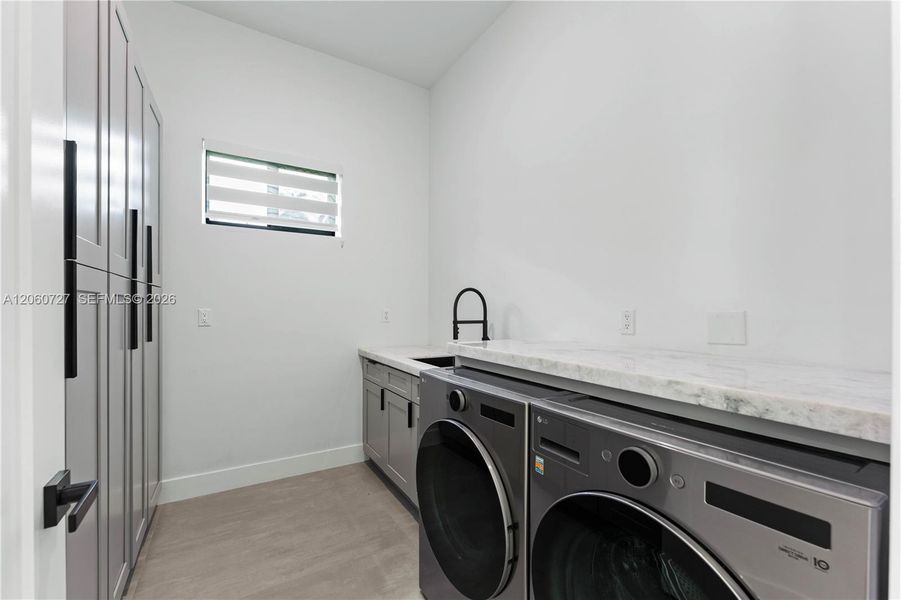 Furnished interior view inside a new home in , Plantation (Image 45).