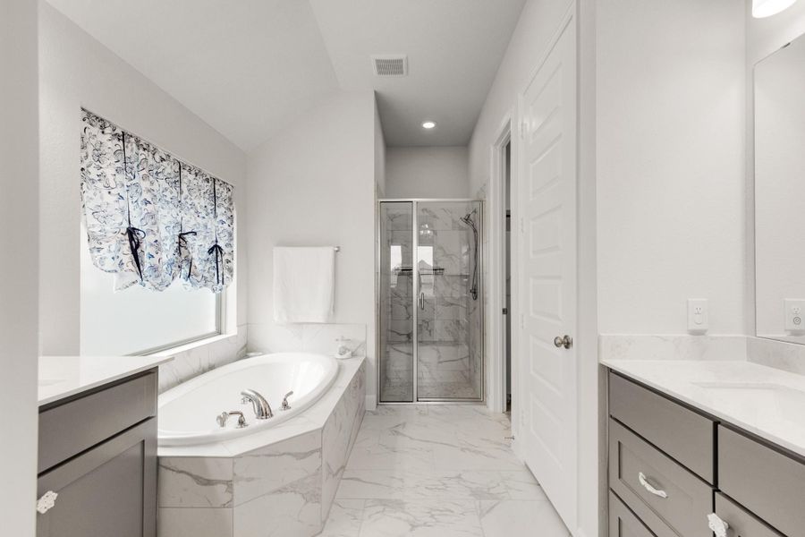 Furnished interior view inside a new home in Meridiana 55', Manvel (Image 5). Furnished interior view inside a new home in Meridiana 55', Manvel (Image 5).