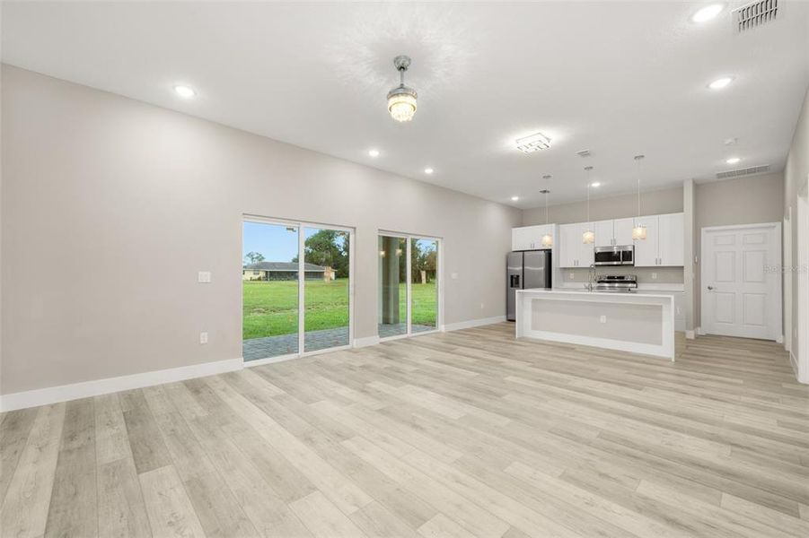 Spacious, unfurnished interior of a new home in , Sebring (Image 43).