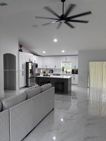Furnished interior view inside a new home in , Dunnellon (Image 13).
