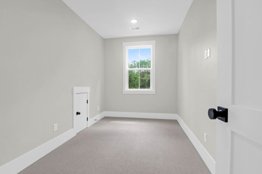 Spacious, unfurnished interior of a new home in , Summerville (Image 31).