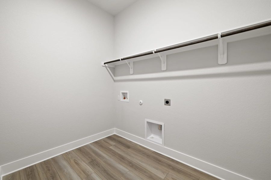 Spacious, unfurnished interior of a new home in Lariat, Liberty Hill (Image 43).