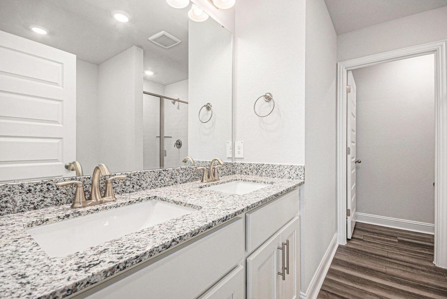 Furnished interior view inside a new home in Lago Mar, Texas City (Image 8).