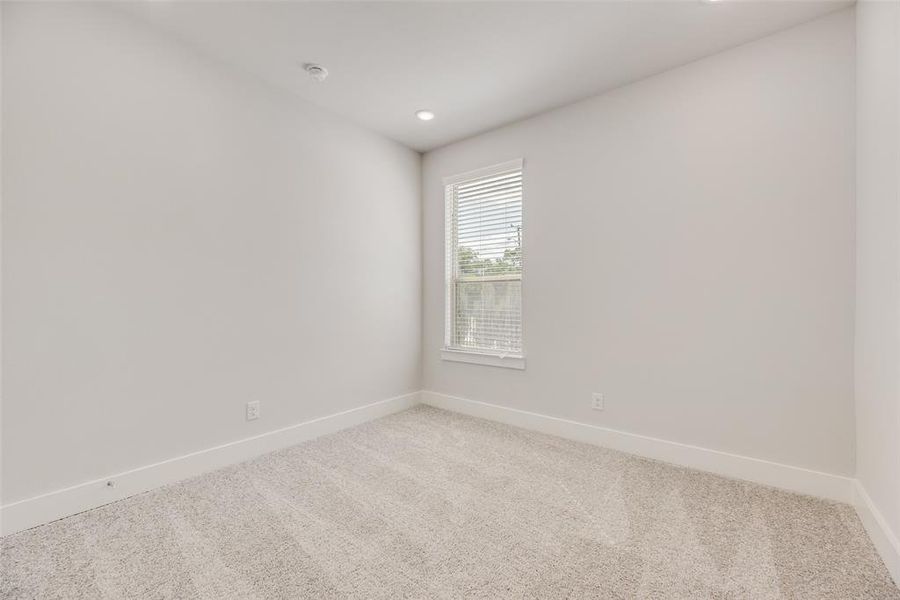 Spacious, unfurnished interior of a new home in Collin Creek, Plano (Image 20).
