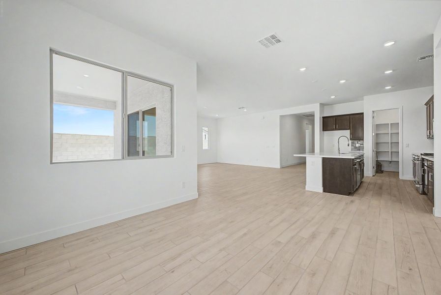 Spacious, unfurnished interior of a new home in Frontera, Surprise (Image 10).