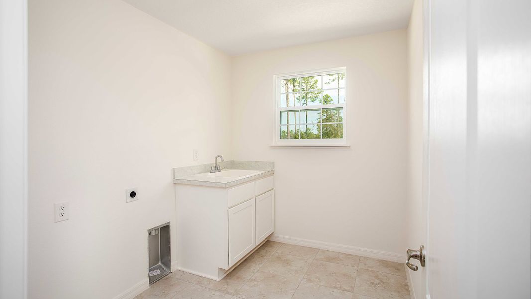 Representative unfurnished interior of a home built from the Carlisle by Maronda Homes in Crosswinds, Haines City (Image 43).