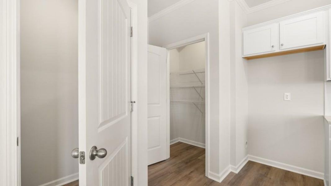 Spacious, unfurnished interior of a new home in Oaks at Cedar Grove, Fairburn (Image 17).