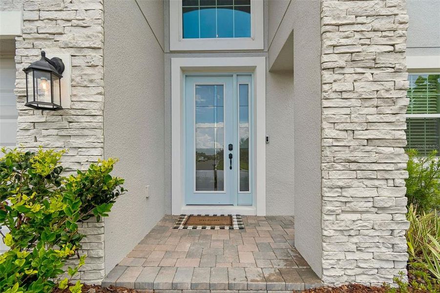 Exterior details and patio area of a home in Whispering Oaks Preserve, Wesley Chapel (Image 25).