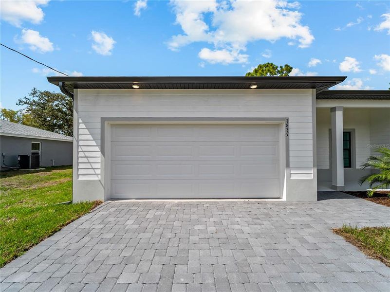 Exterior details and patio area of a home in , North Port (Image 43).