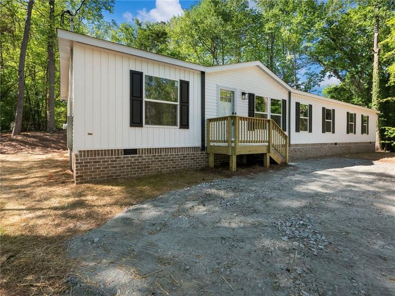 Exterior details and patio area of a home in , Gainesville (Image 25).
