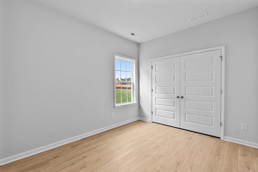 Spacious, unfurnished interior of a new home in Fieldstone, Lexington (Image 32).