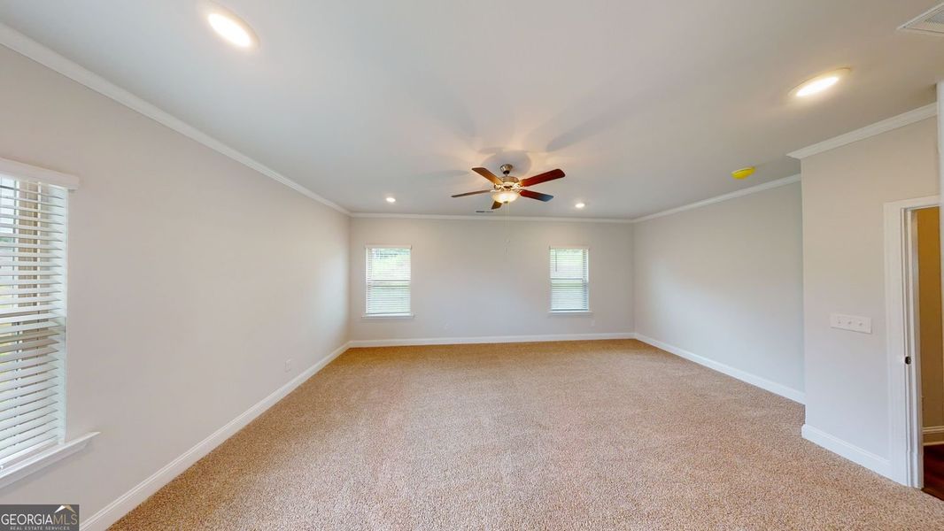 Spacious, unfurnished interior of a new home in Oakview Estates, Macon (Image 15).