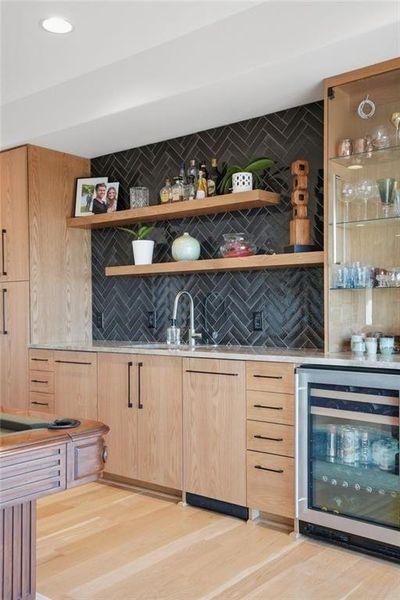 Furnished interior view inside a new home in , Jasper (Image 7).