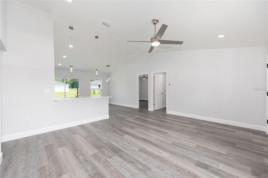 Spacious, unfurnished interior of a new home in , Dunnellon (Image 32).