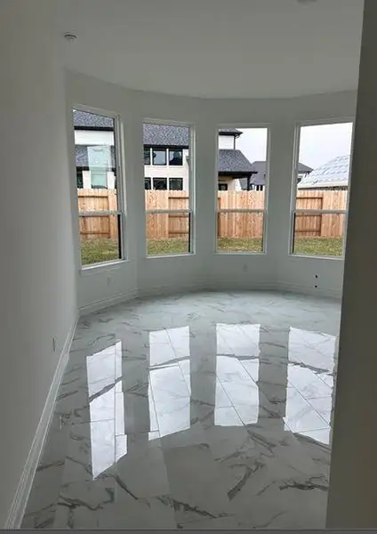 Spacious, unfurnished interior of a new home in Katy Court, Katy (Image 10).