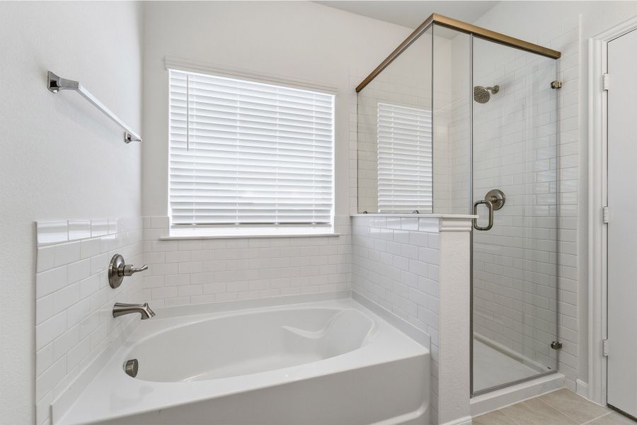 Furnished interior view inside a new home in Saddlebrook Estates, Waxahachie (Image 10).