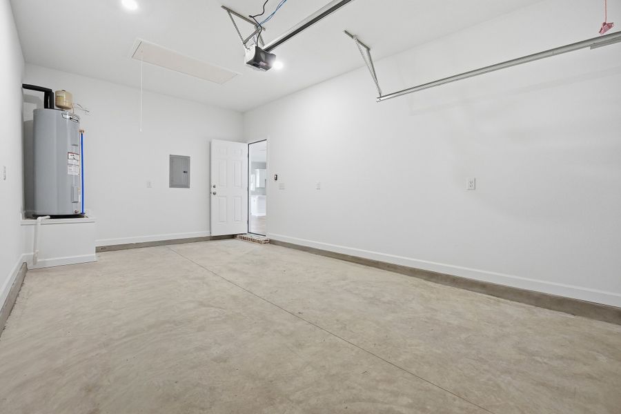 Spacious, unfurnished interior of a new home in , Crestview (Image 27).
