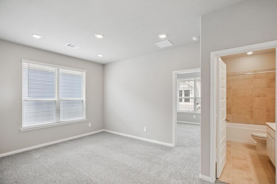 Spacious, unfurnished interior of a new home in Kemah Crossing - Luxe Series, Kemah (Image 17). Spacious, unfurnished interior of a new home in Kemah Crossing - Luxe Series, Kemah (Image 17).