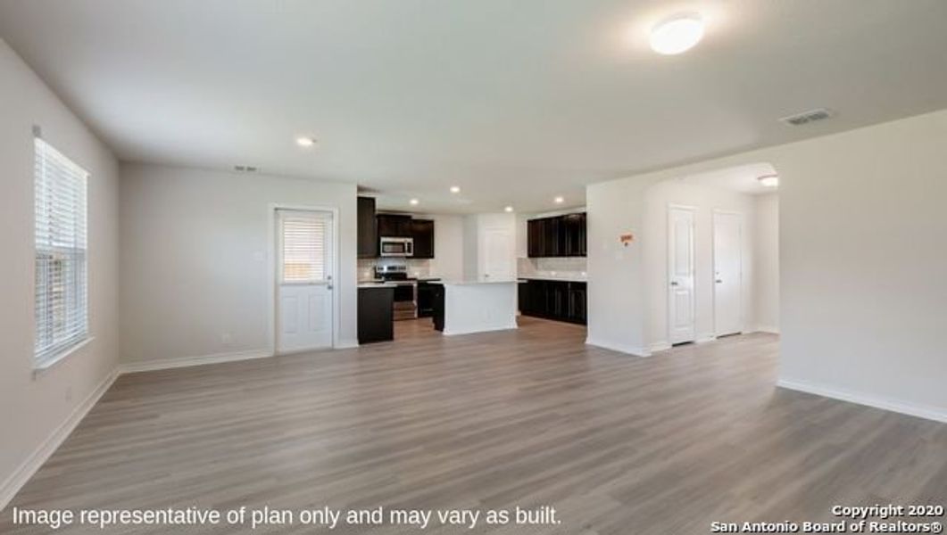 Spacious, unfurnished interior of a new home in Redbird Ranch, San Antonio (Image 10).