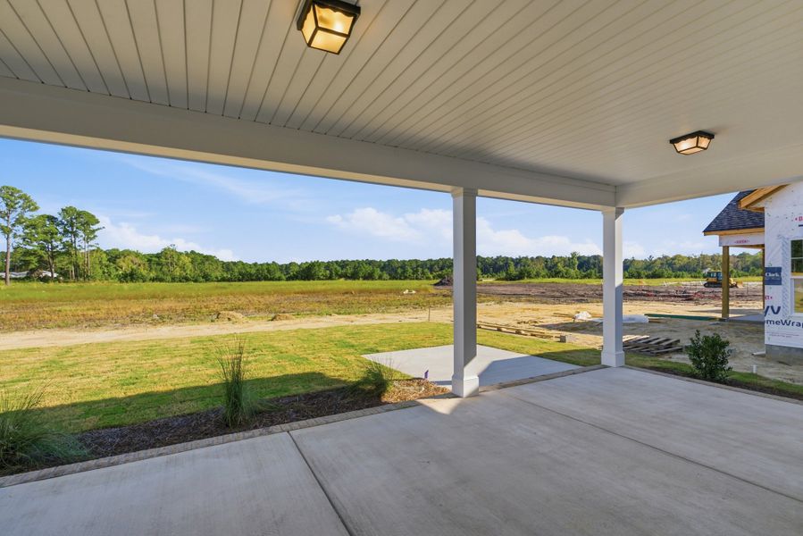 Exterior details and patio area of a home in Sidbury Landing, Wilmington (Image 4).
