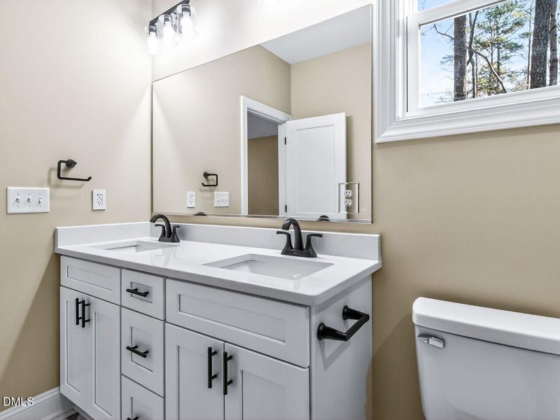 019-1280x960-bathroom