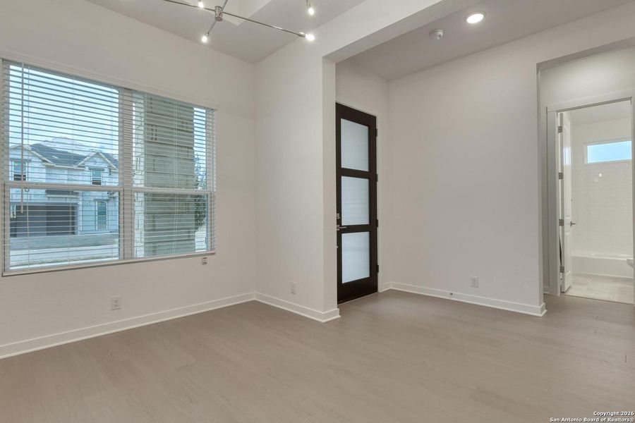 Spacious, unfurnished interior of a new home in , Schertz (Image 23).