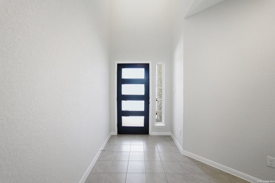 Spacious, unfurnished interior of a new home in Arcadia Ridge, San Antonio (Image 27).