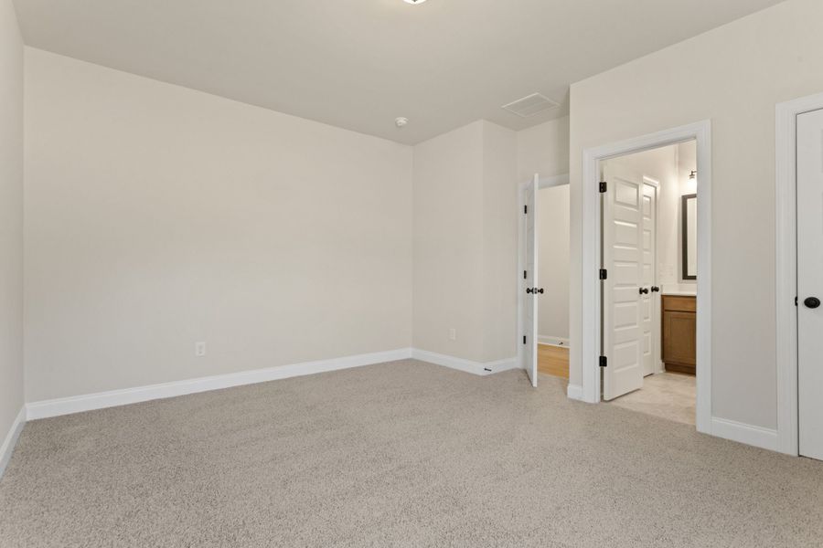 Spacious, unfurnished interior of a new home in Cherokee Knoll, Williamston (Image 19).