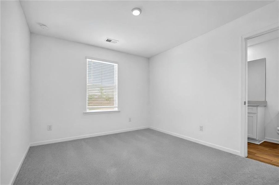 Spacious, unfurnished interior of a new home in Apalachee Hills, Bethlehem (Image 14).