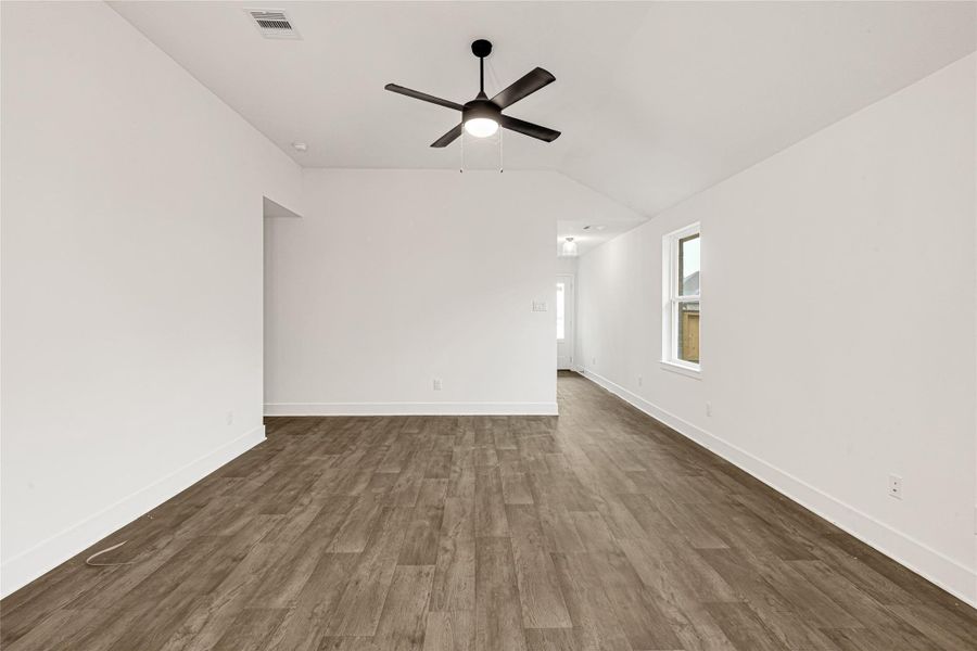 Spacious, unfurnished interior of a new home in Stonebrooke, Conroe (Image 12). Spacious, unfurnished interior of a new home in Stonebrooke, Conroe (Image 12).