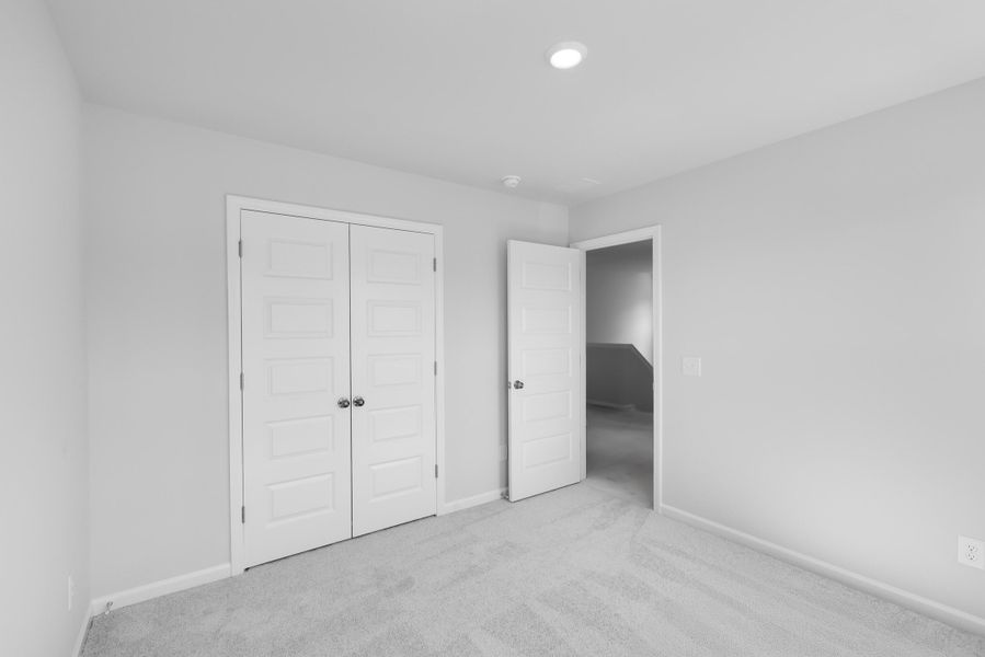 Spacious, unfurnished interior of a new home in , Summerville (Image 23).