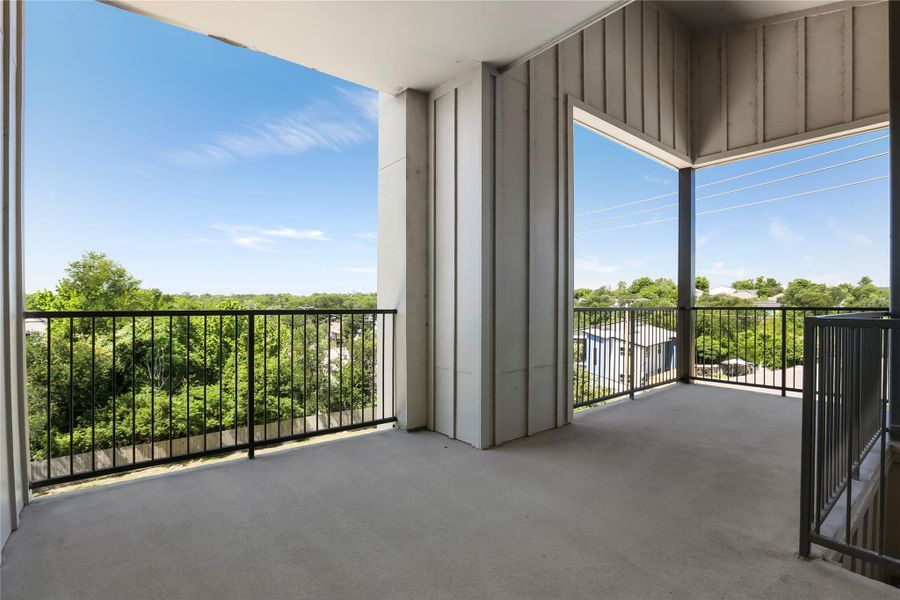 Exterior details and patio area of a home in East Grove Condominiums, Austin (Image 24).