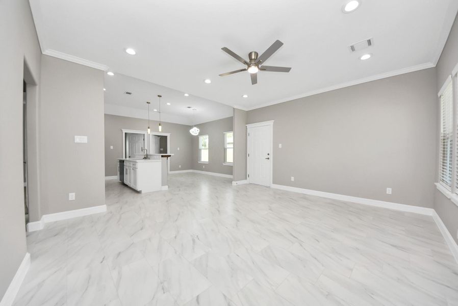 Spacious, unfurnished interior of a new home in , Baytown (Image 9).