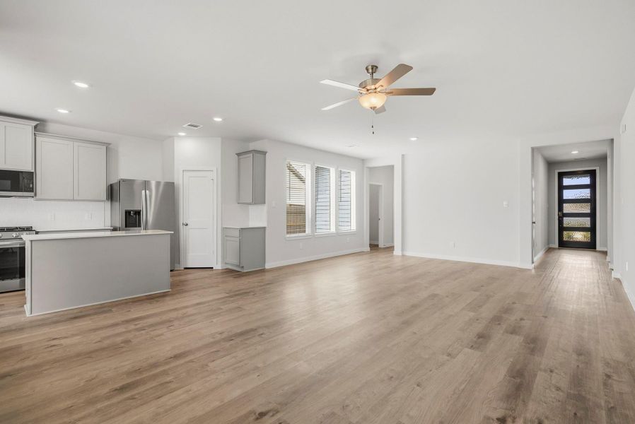 Spacious, unfurnished interior of a new home in Fulshear Lakes, Fulshear (Image 18).