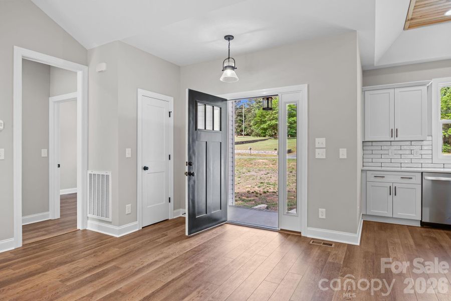 Spacious, unfurnished interior of a new home in , Salisbury (Image 19).