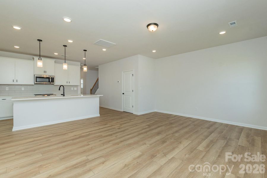 Spacious, unfurnished interior of a new home in Sunset Meadows, Charlotte (Image 13).