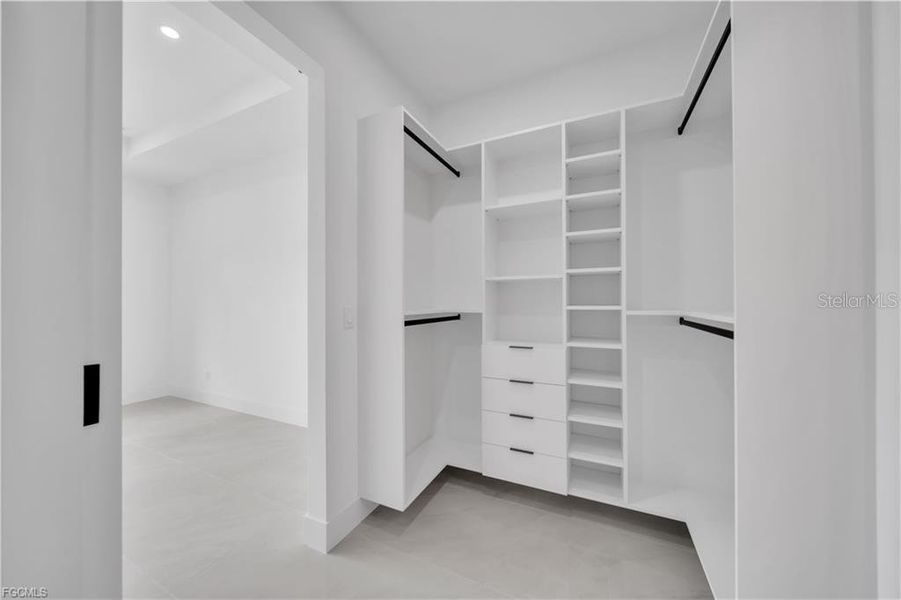 Spacious, unfurnished interior of a new home in , Lehigh Acres (Image 42).