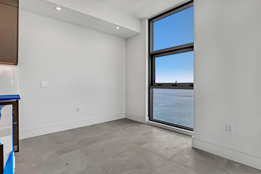 Spacious, unfurnished interior of a new home in , Lake Park (Image 24).