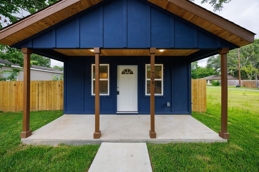 Exterior details and patio area of a home in , Baytown (Image 3).