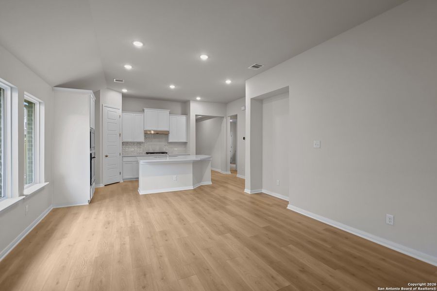 Spacious, unfurnished interior of a new home in Veramendi, New Braunfels (Image 22).