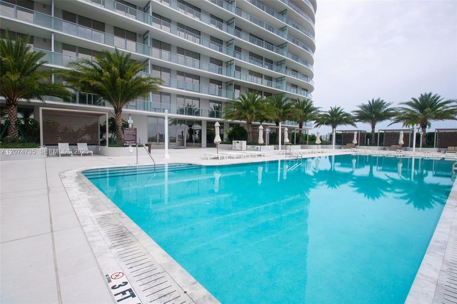 Condo located in North Miami, FL showcasing its design and architecture (Image 5).
