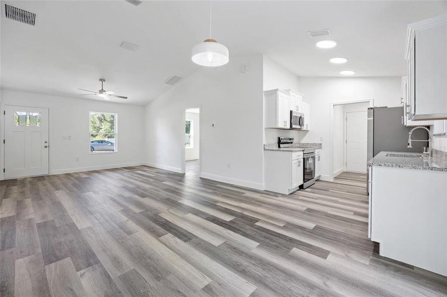 Spacious, unfurnished interior of a new home in , Summerfield (Image 19).