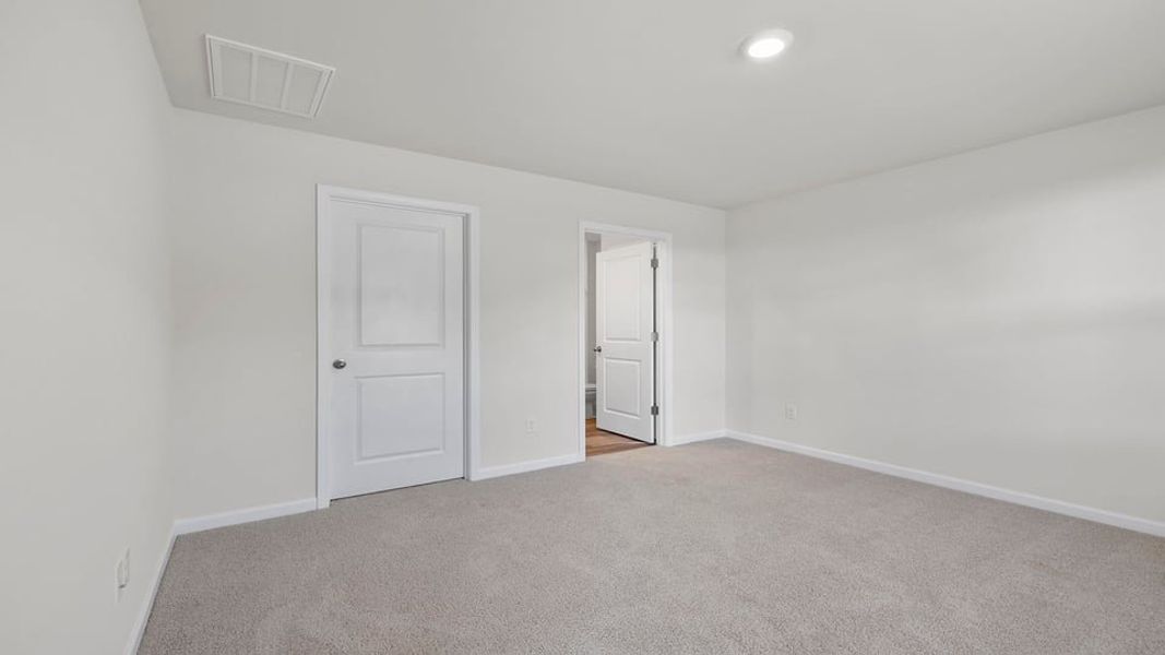 Spacious, unfurnished interior of a new home in Varner Station, Woodruff (Image 29).