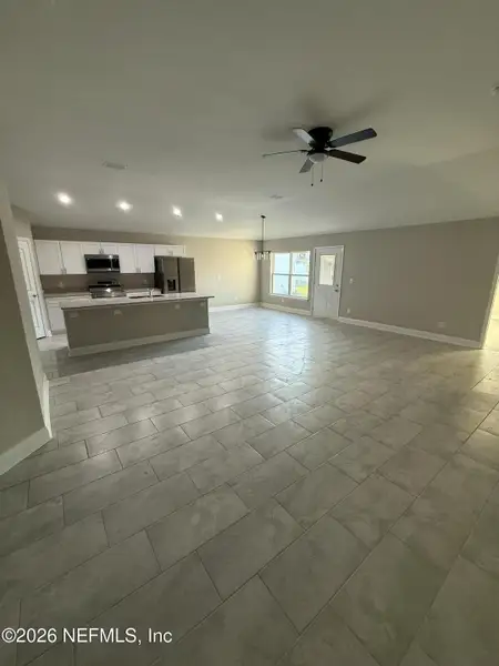 Spacious, unfurnished interior of a new home in , Jacksonville (Image 4).