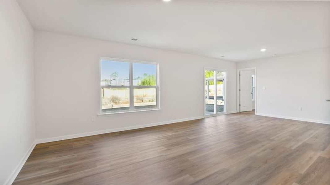 Spacious, unfurnished interior of a new home in Cascade Point, Seneca (Image 23).