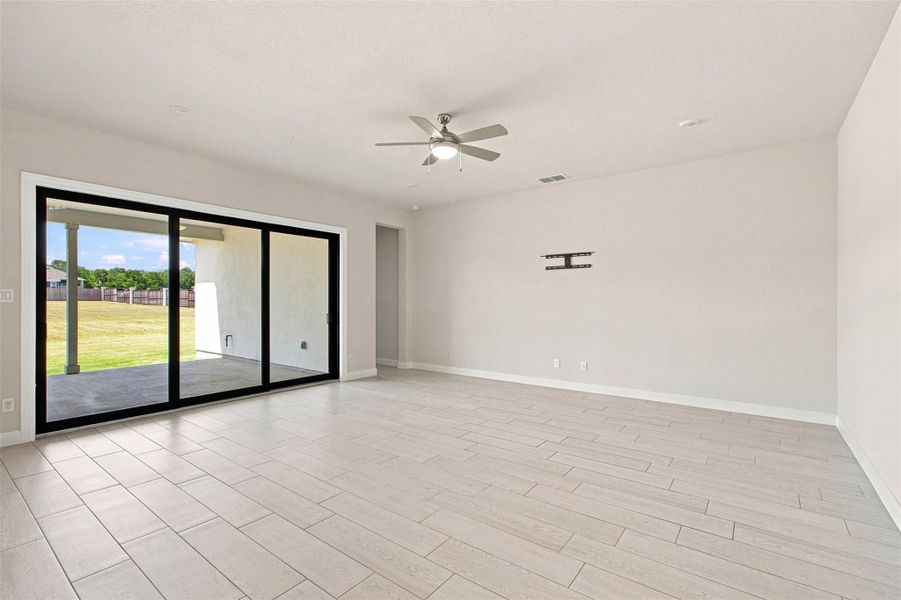 Spacious, unfurnished interior of a new home in Northfork, Liberty Hill (Image 32).