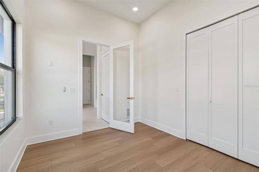 Spacious, unfurnished interior of a new home in , Tampa (Image 53).