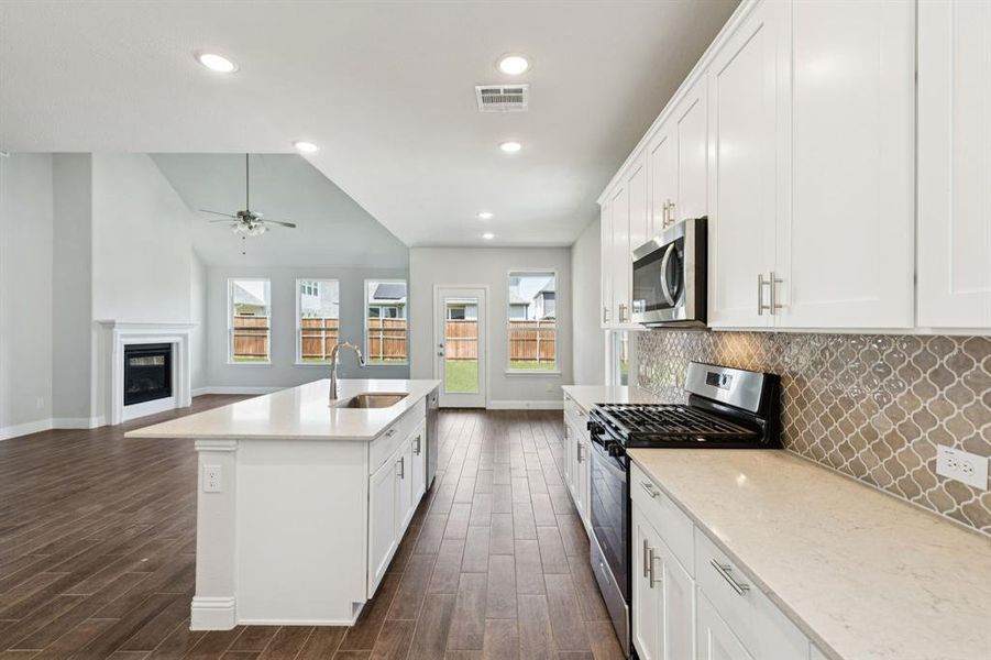 Furnished interior view inside a new home in Venetian, Celina (Image 7).