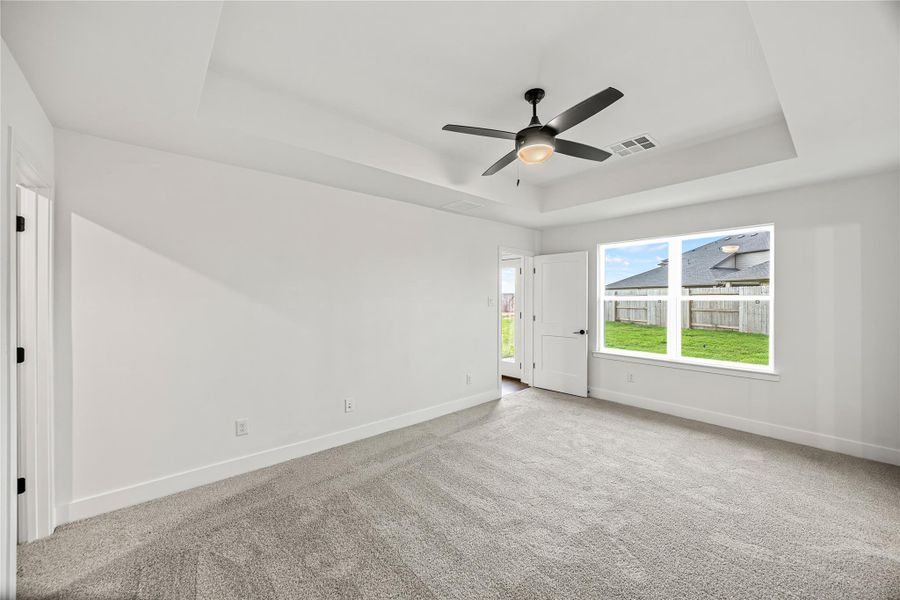 Spacious, unfurnished interior of a new home in River Ranch Trails, Dayton (Image 13).